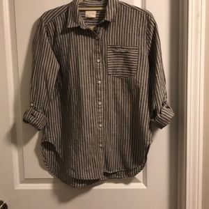 Button down shirt win 3/4 buttons to roll